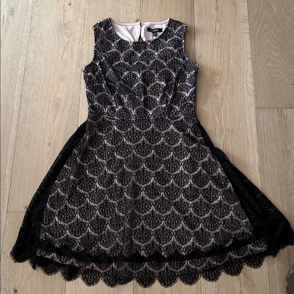 Kensie Elegant Black and Cream Scalloped Mini Dress